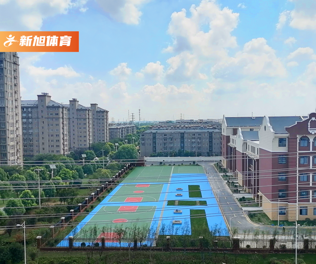 實(shí)驗學(xué)校硅pu籃球場(chǎng)完工
